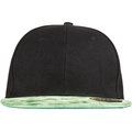 Gorra con Visera Plana y Ojales Black / Green