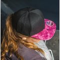 Gorra con Visera Plana y Ojales