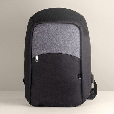 Mochila con Cremalleras Antirrobo y USB