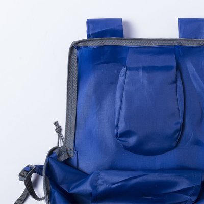 Mochila plegable en poliéster con cremallera y salida de auriculares