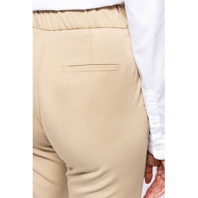 Pantalón mujer con bolsillos cremallera y pliegues